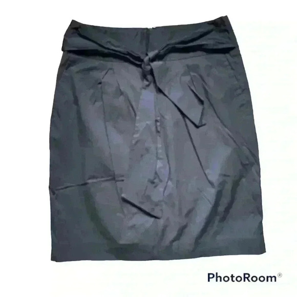 Banana Republic Dresses & Skirts - Adorable Banana Republic tie front skirt